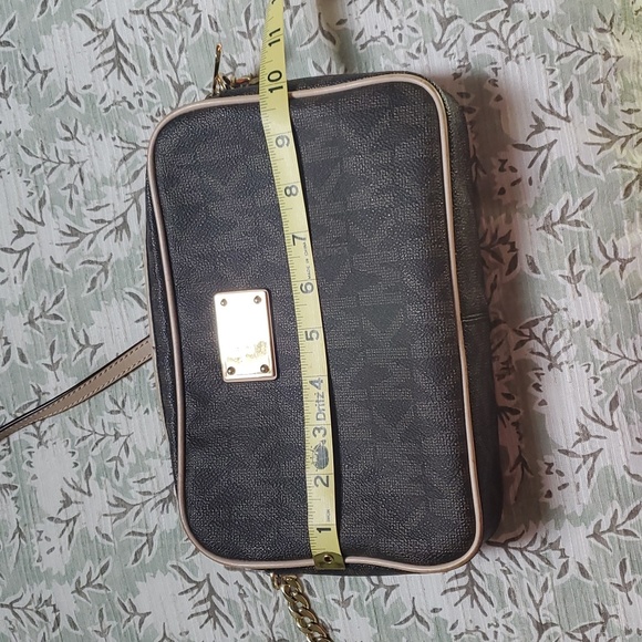 Michael Kors crossbody purse - Picture 4 of 6